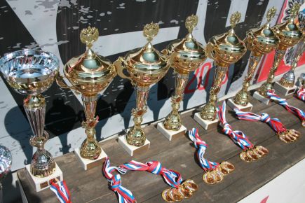 Более 100 алтайских команд приняли участие во Всероссийских массовых соревнованиях по уличному баскетболу «Оранжевый мяч – 2013», прошедших в Барнауле. 