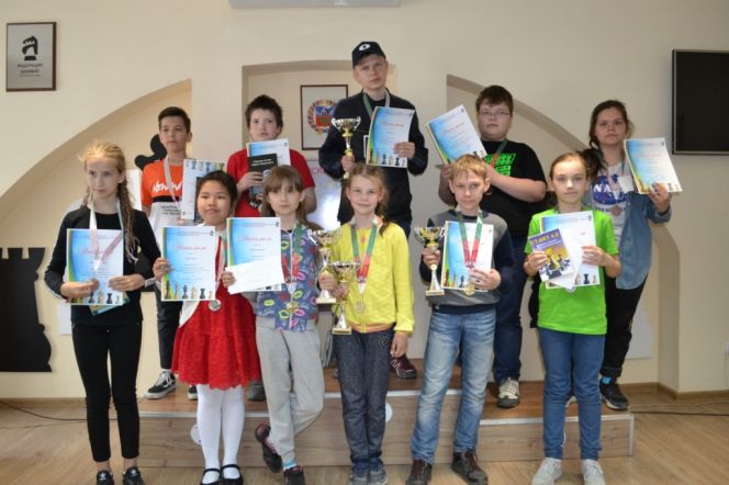 Юные алтайские шахматисты заняли восемь призовых мест на рекордном по количеству участников IX «Кубке Алтая» 