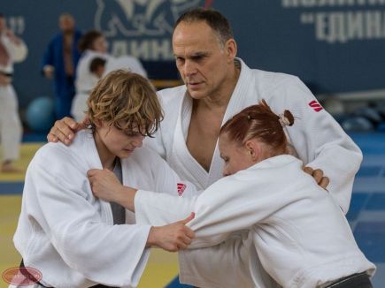 Эцио Гамба щедро передаёт свои знания разным поколениям спортсменов - и юношам, и девушкам  