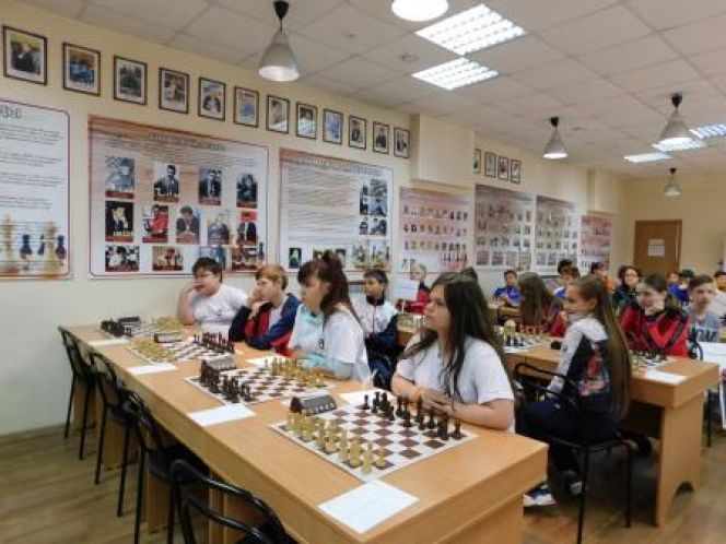 Сборная Алтайского края вошла в квартет сильнейших на шахматном турнире окружного этапа IX летней Спартакиады учащихся России 