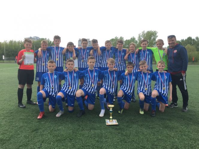 На барнаульском стадионе "Лабиринт" подвели итоги футбольного турнира XXXIX краевой спартакиады спортшкол