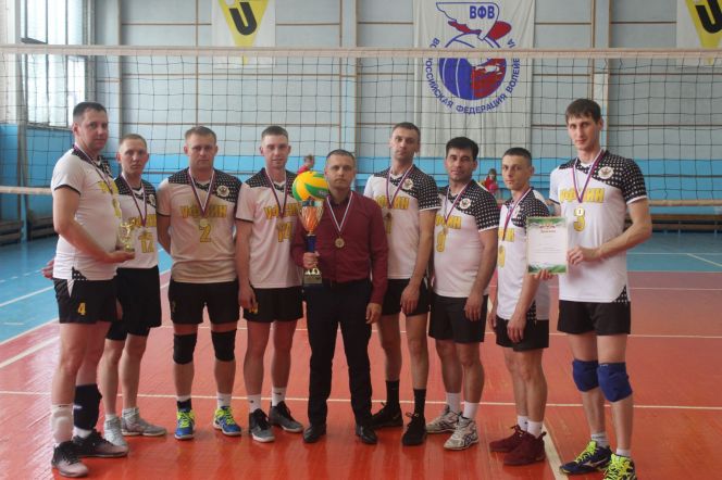 Шесть команд приняли участие в праздничном товарищеском турнире