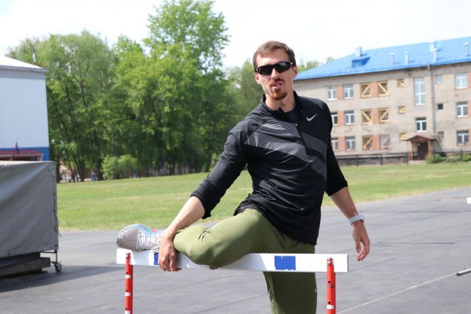 Тренировка на стадионе Алтайского училища олимпийского резерва