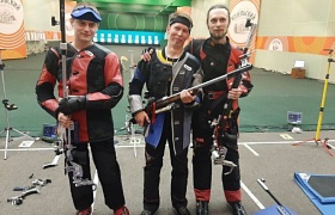 Сергей Каменский справа. Фото: Стрелковый союз России