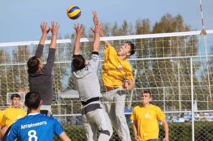 «А стройотряды уходят дальше…»