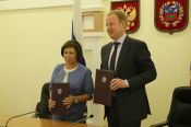 Губернатор Алтайского края Виктор Томенко и президент Всероссийской федерации школьного спорта Ирина Роднина подписали соглашение о сотрудничестве
