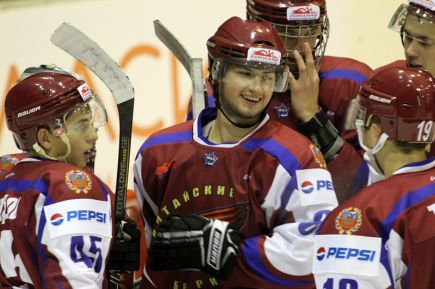 В первом домашнем матче сезона «Алтайские Беркуты» крупно обыграли нижнетагильский «Юниор-Спутник» – 6:0 (фото).