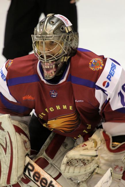В первом домашнем матче сезона «Алтайские Беркуты» крупно обыграли нижнетагильский «Юниор-Спутник» – 6:0 (фото).