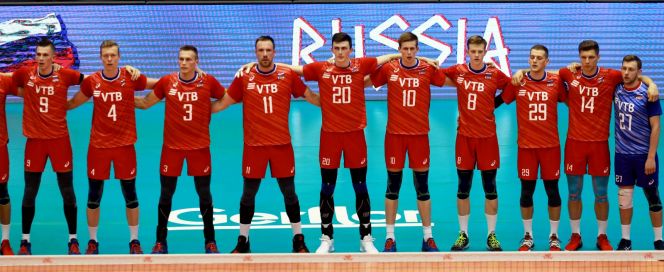 На фото: Ильяс Куркаев (№20) и Фёдор Воронков (№10) перед началом матча со сборной Германии