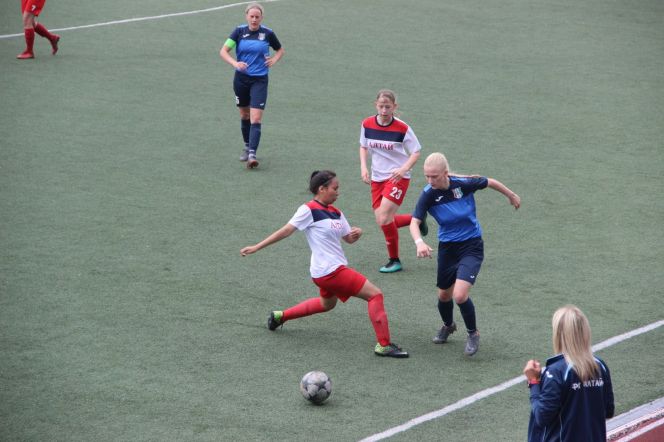 "Алтай" стартовал в первенстве России среди женских команд с победы и ничьи