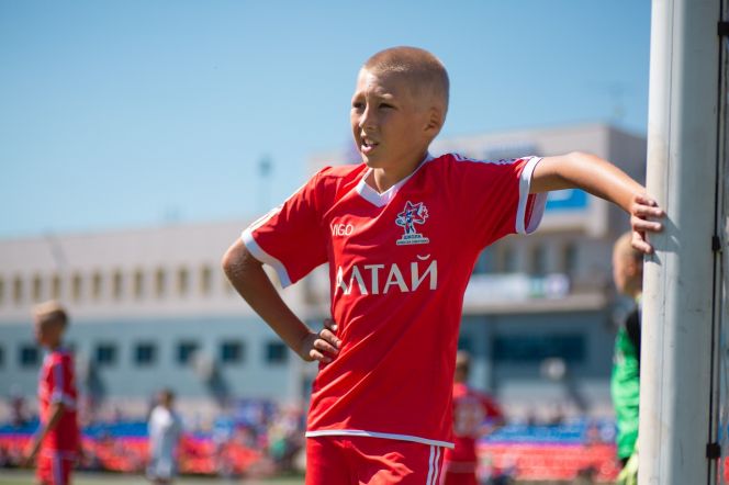 Футболисты "Алтая" завоевали путевку на всероссийский финал чемпионата ДФЛ