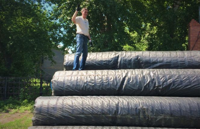 Барнаульская спортшкола «Динамо» получила покрытие для нового футбольного поля последнего поколения