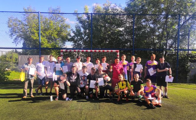 В Барнауле прошло открытое первенство по мини-футболу среди дворовых команд, посвященный Международному дню борьбы с наркоманией. Фото: Анна Глазкова