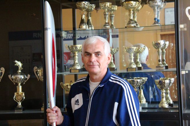 Главный символ вышел на дорогу