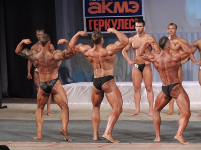 Алтайские атлеты выступили на «Мемориале Андрея Самойленко» – четвёртом Открытом чемпионате Омской области по бодибилдингу, бодифитнесу и фитнесу (фото).