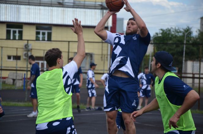 Хоккеисты "Динамо-Алтая" провели первую тренировку после выхода из отпуска