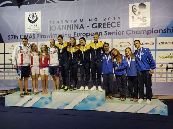 Сборная России на пьедестале. Яков Стрюков - четвёртый слева.