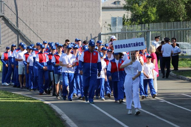 Фоторепортаж с церемонии открытия IX летней олимпиады городов Алтайского края в Новоалтайске