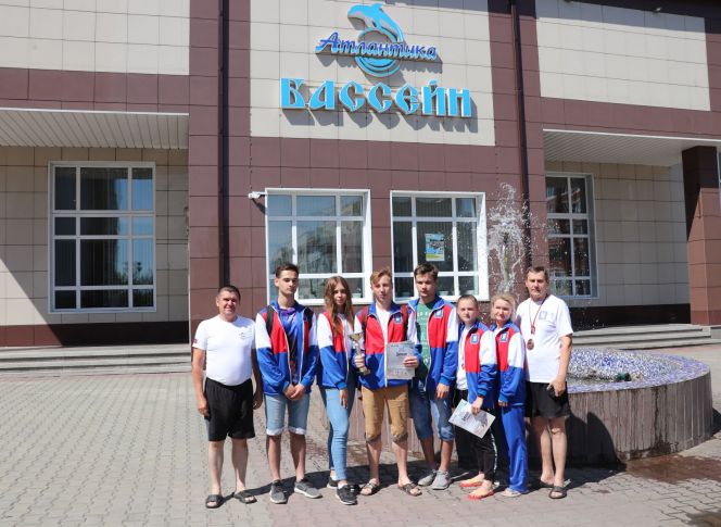 IX летняя олимпиада городов Алтайского края в Новоалтайске. Награждение пловцов 