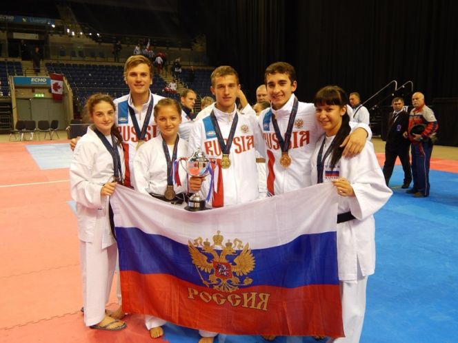 Асия Холякова и Валерия Борисова из Бийска – бронзовые призёры первенства мира по Восточному боевому единоборству в дисциплине сётокан.