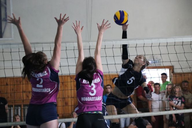 Волейбольные команды Новоалтайска - чемпионы IX летней олимпиады городов (много фото и комментарии)