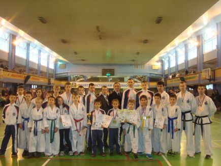 Шесть золотых медалей  привезли алтайские тхэквондисты с детско-юношеского Кубка Сибири.