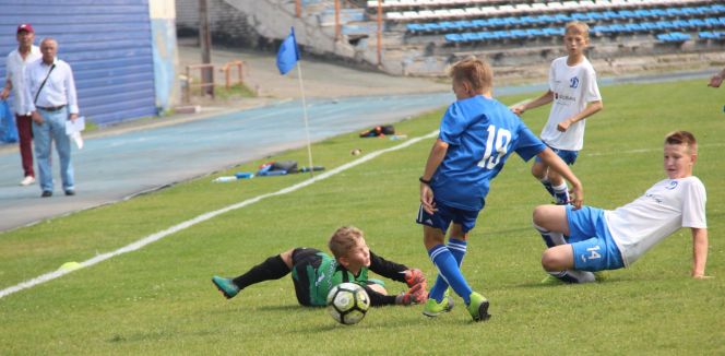 В Барнауле состоялся футбольный фестиваль в честь 50-летия клуба «Динамо» и 70-летия легендарного Валерия Белозерского