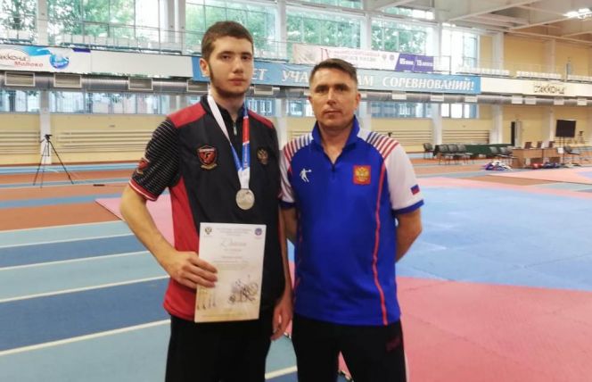 Алексей Каратаев с тренером Петром Маркиным