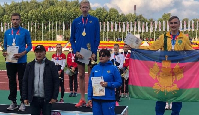 Савелий Савлуков - победитель, Анжелика Паренчук - бронзовый призер финального турнира IX летней Спартакиады учащихся России по легкой атлетике