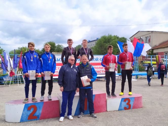 На фото: Матвей Коробов и Юрий Романенко - победители юношеского первенства России по гребле