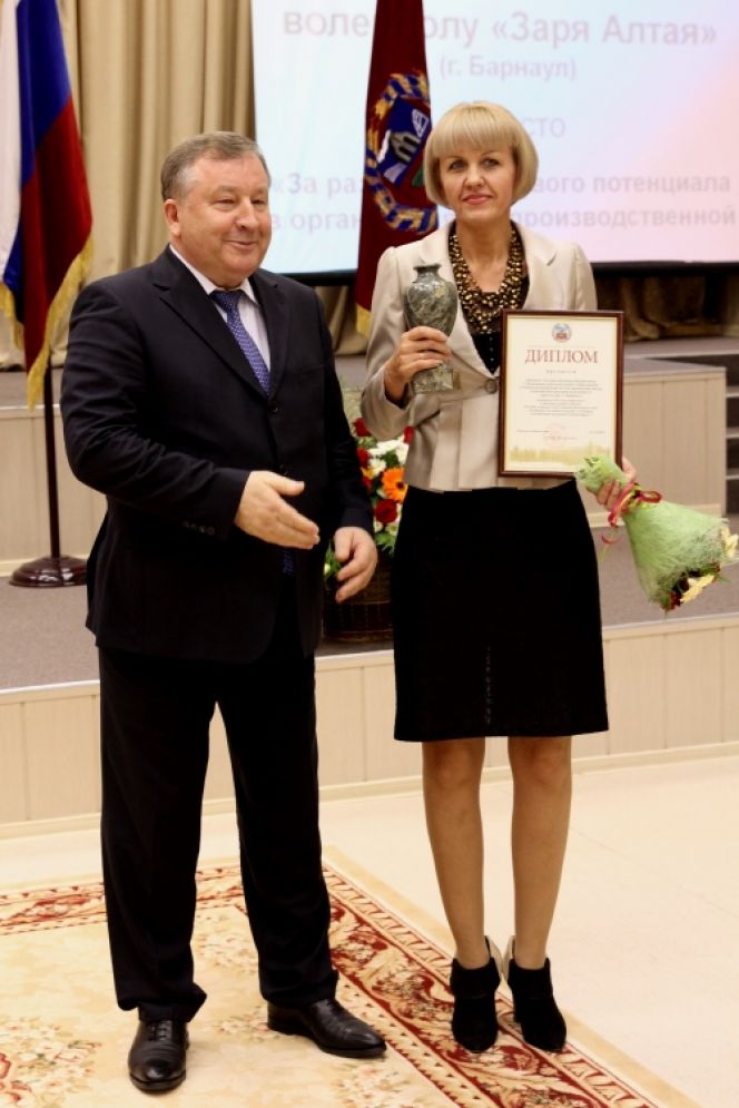 Волейбольная спортшкола "Заря Алтая" стала победителем краевого конкурса социально-ответственных работодателей.
