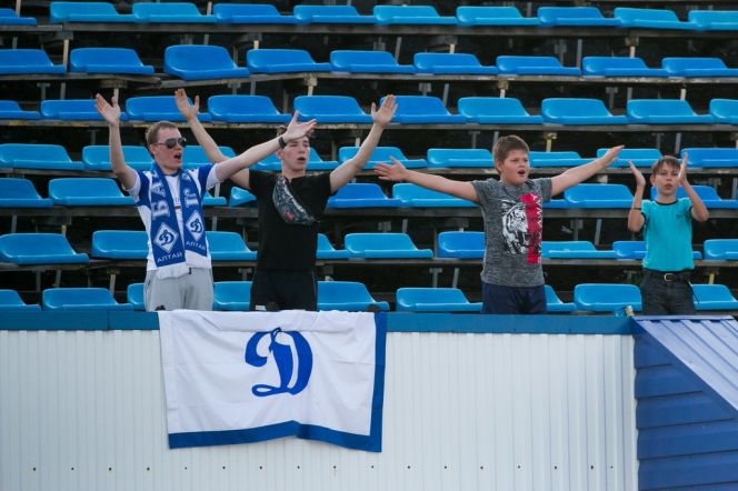 Футболисты барнаульского «Динамо» в домашнем матче обыграли «Зенит» из Иркутска - 2:0