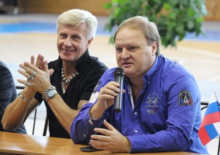 Эвандер Холифилд и Алексей Тищенко посетили зал бокса в спорткомплексе «Победа» (фото).