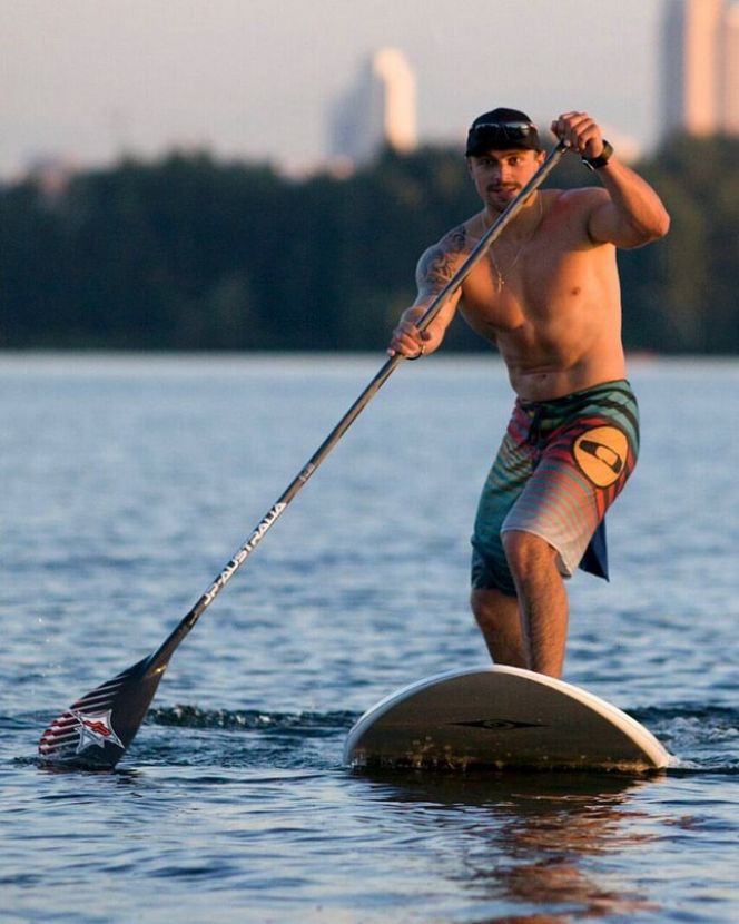 Алтайский спортсмен Андрей Крайтор выиграл золото на международном турнире по SUP-серфингу