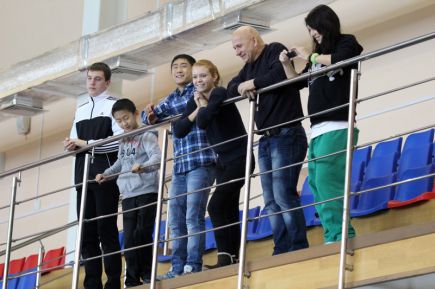 Эвандер Холифилд и Алексей Тищенко посетили зал бокса в спорткомплексе «Победа» (фото).