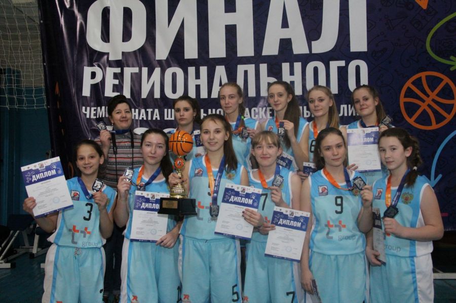 На фото: после победы в региональном финале "КЭС_Баскет" "Бурлинские Лисы" получили путевку на финал Сибирского федерального округа в Томск