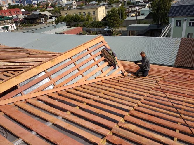 В «Алтайском ринге» начался ремонт кровли и фасада