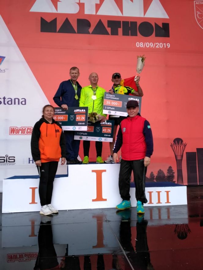 Пять барнаульцев из клуба любителей бега «Восток» успешно преодолели дистанцию международного марафона «Astana 2019»