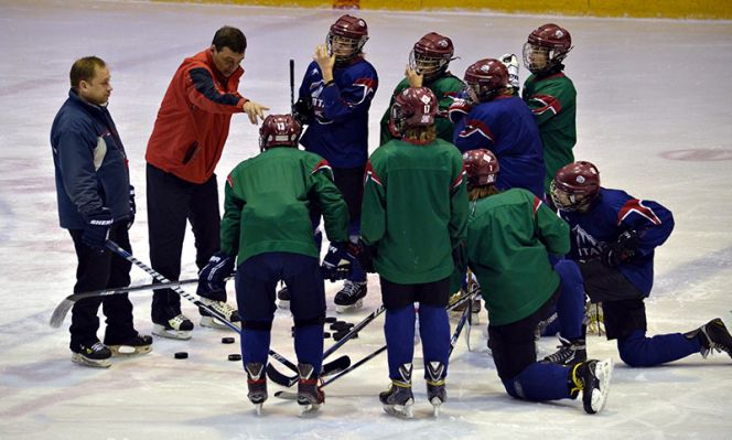 1 декабря в Барнауле отметили День хоккея.
