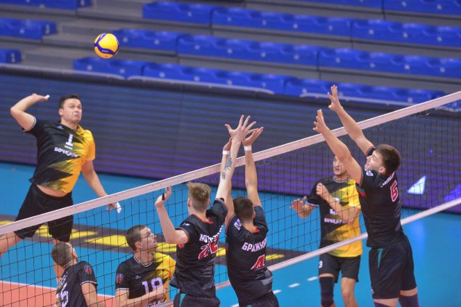 «Университет» одержал победу над новосибирским «Локомотивом-2» - 3:0