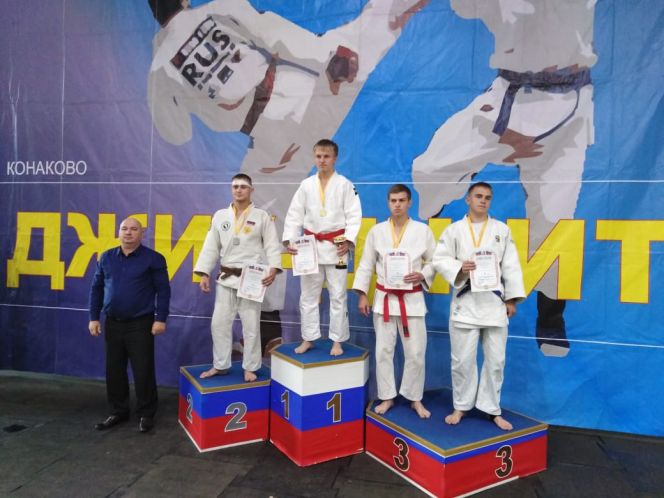 Владимир Полетаев на второй ступени пьедестала