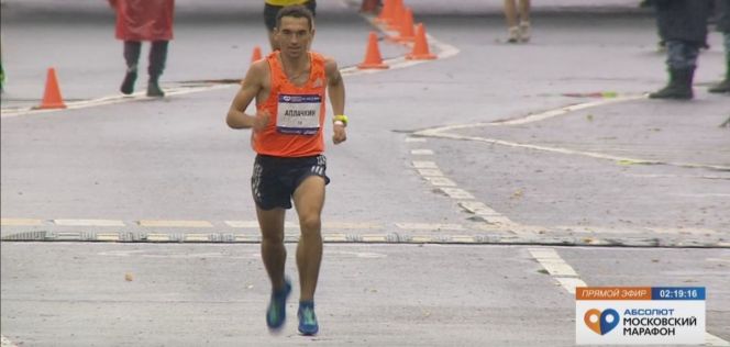 На фото: Артем Аплачкин во время Московского марафона-2018