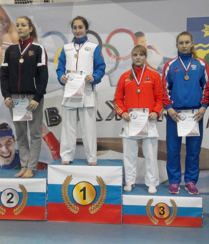 Татьяна Опарина из Ребрихи - призёр всероссийских юниорских соревнований «Надежды России» по каратэ (WKF).
