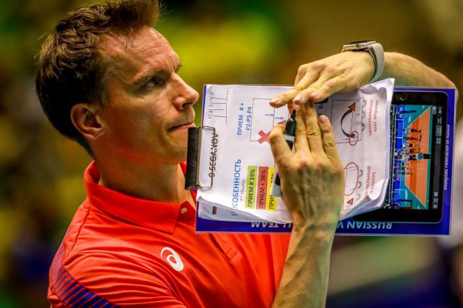 На фото: тренер мужской сборной России по волейболу Туомас Саммелвуо. Фото FIVB
