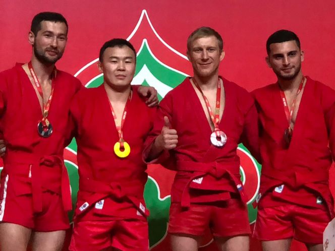 Призёры турнира в весовой категории до 62 кг. Владимир Жданов крайний слева.