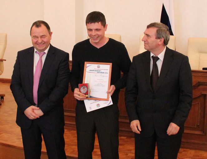 В Алтайском краевом законодательном собрании состоялось награждение лауреатов конкурса "Мой выбор - регион 22».