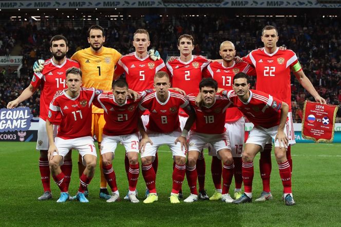 На фото "Спорт-экспресс" : сборная России перед началом отборочного матча Евро-2020 с Шотландией