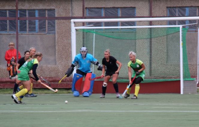 «Коммунальщик» дома уступил лидеру Суперлиги – московской команде ШВСМ «Измайлово» со счётом 3:4.