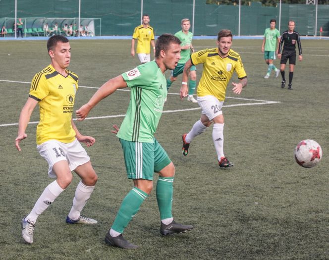 19 октября. Барнаул. Стадион "Полимер". Финал Кубка Сибири среди ЛФК.  "Новокузнецк" - "Томь-М"