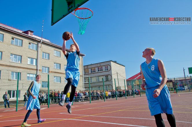 На территории Каменского педколледжа введены в эксплуатацию новый стадион и спортивная площадка  